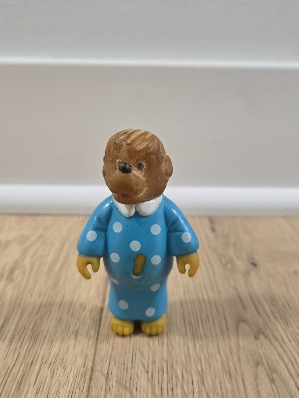 vintage Berenstein bear figurine mama bear 1986